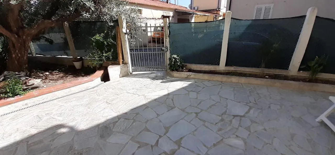 La Casa Gialla Del Ristoro Agricolo Vecchiano Holiday home
